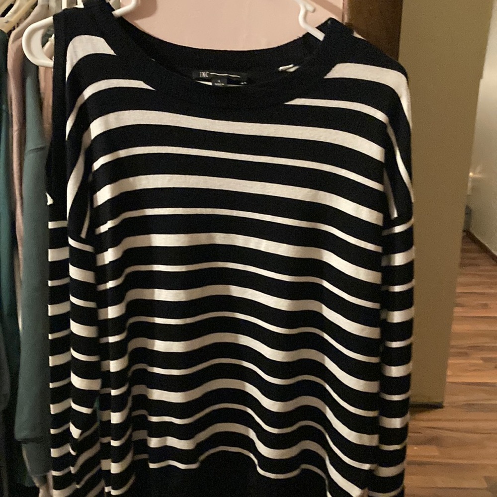 Woman’s international concepts black and cream striped sweater size large